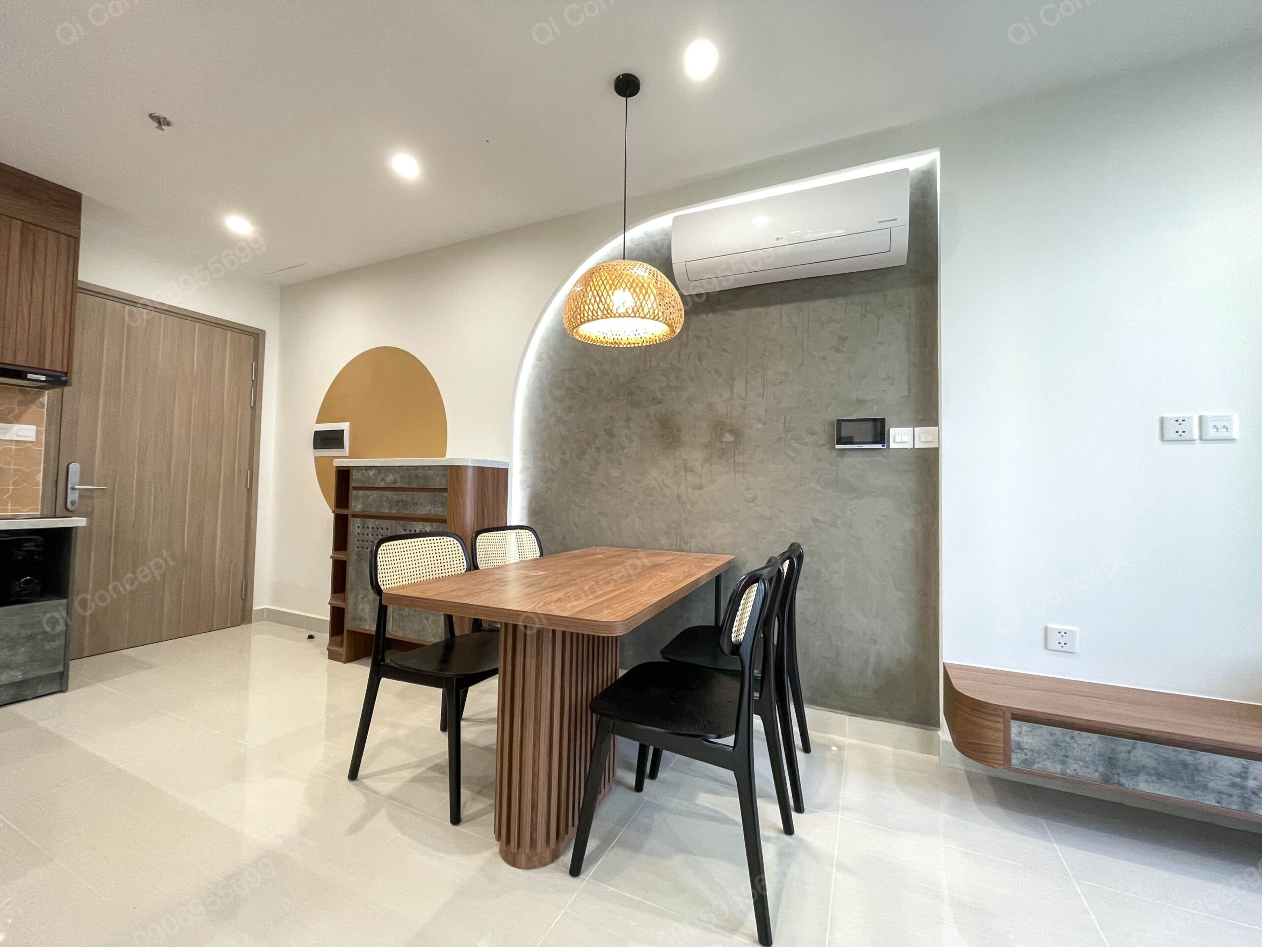 Không gian phòng ăn liền kề phòng khách thực tế.