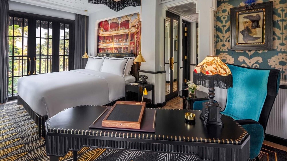 Phòng ngủ phong cách Art Deco - Giường ngủ và bàn làm việc.