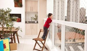 Rào kín ban công vì lo sợ nhiều rủi ro
