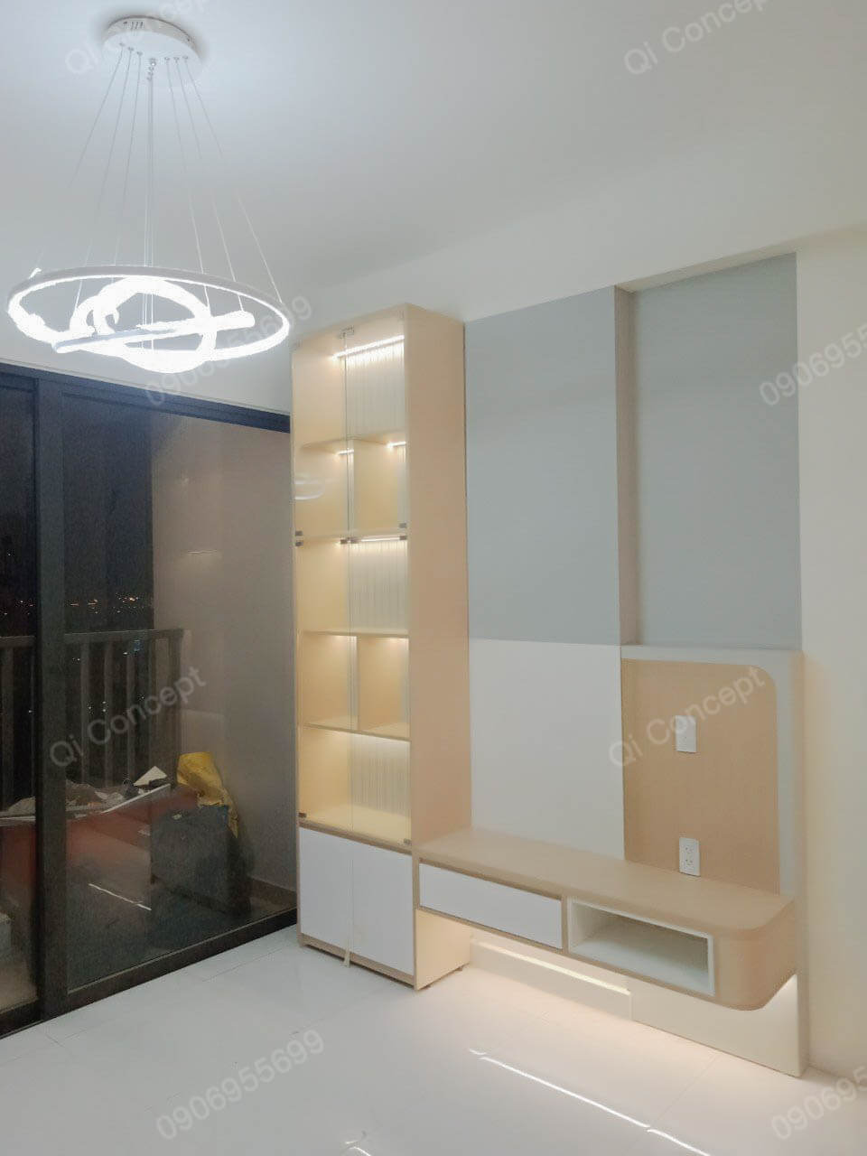 Vách tivi hệ tủ tone gỗ sáng bắt mắt đã được cải tạo