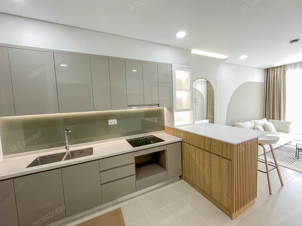 Kích thước tủ bếp, các ô kệ đựng thiết bị nhà bếp được thi công nét, chuẩn chỉnh