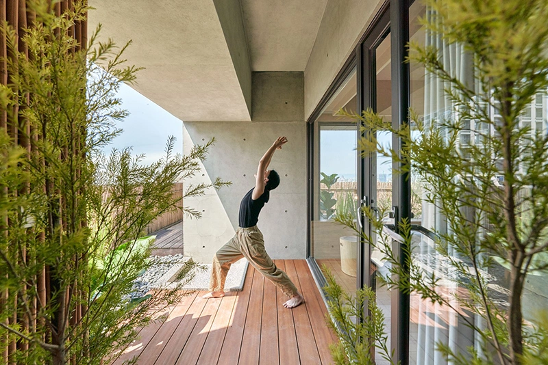 Logia xanh mát: Thiết kế logia chung cư thành khu vườn mini thư giãn