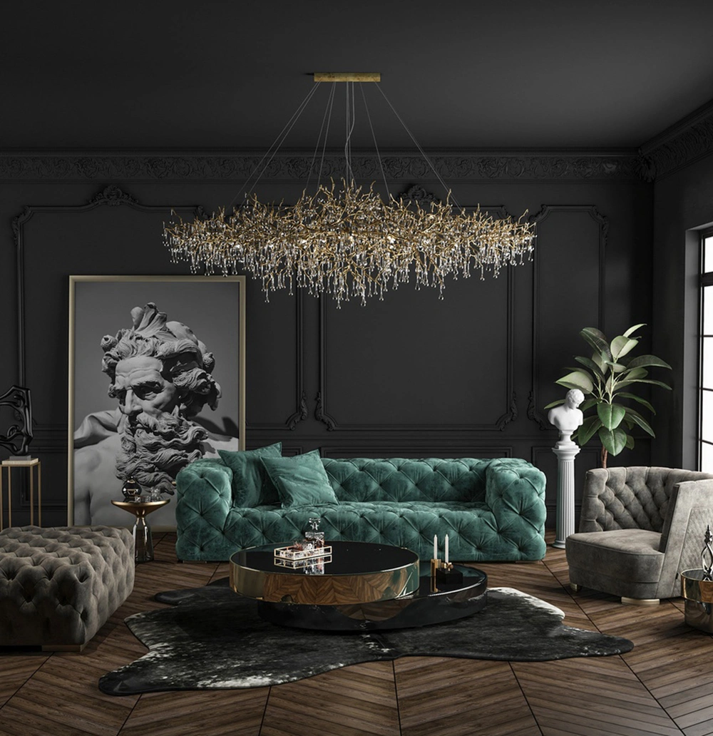 Thiết kế phòng khách tân cổ điển ấn tượng với tông màu đen huyền bí, sofa nhung xanh và đèn chùm phá cách.