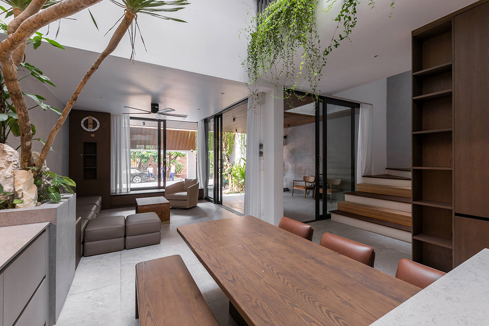 Thiết kế nội thất quận 11 nhà phố giếng trời thoáng đãng