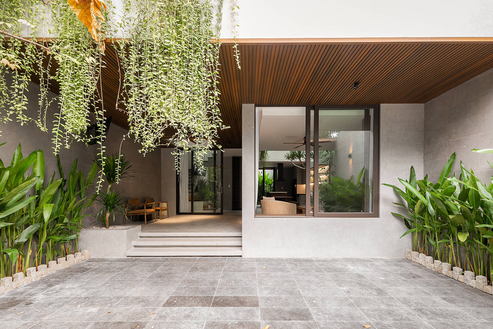 Thiết kế nội thất quận 6 khu vực sân vườn và lối vào nhà phố.