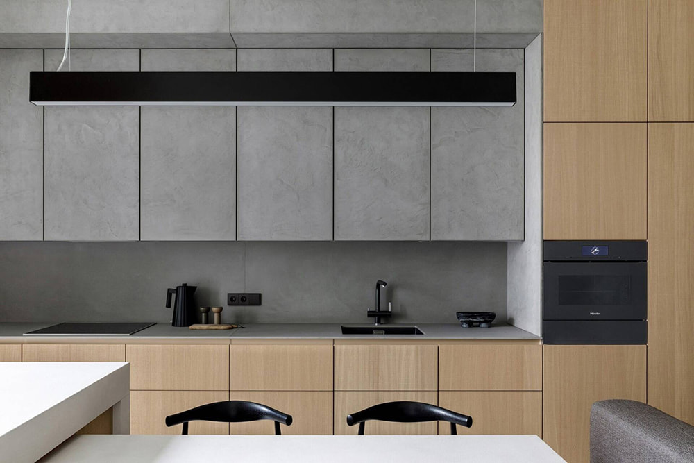Thiết kế nội thất quận 9 tủ bếp trên giả bê tông và tủ dưới gỗ sồi.