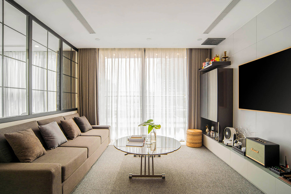 Thiết kế nội thất quận 9 phòng khách vách ngăn kính khung sắt đen.